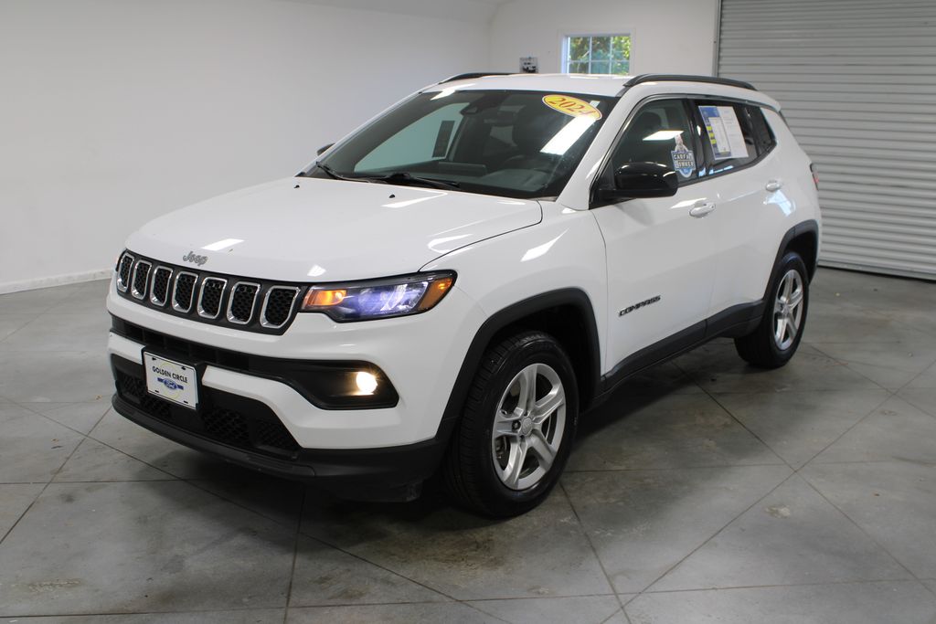2024 Jeep Compass Latitude photo 2