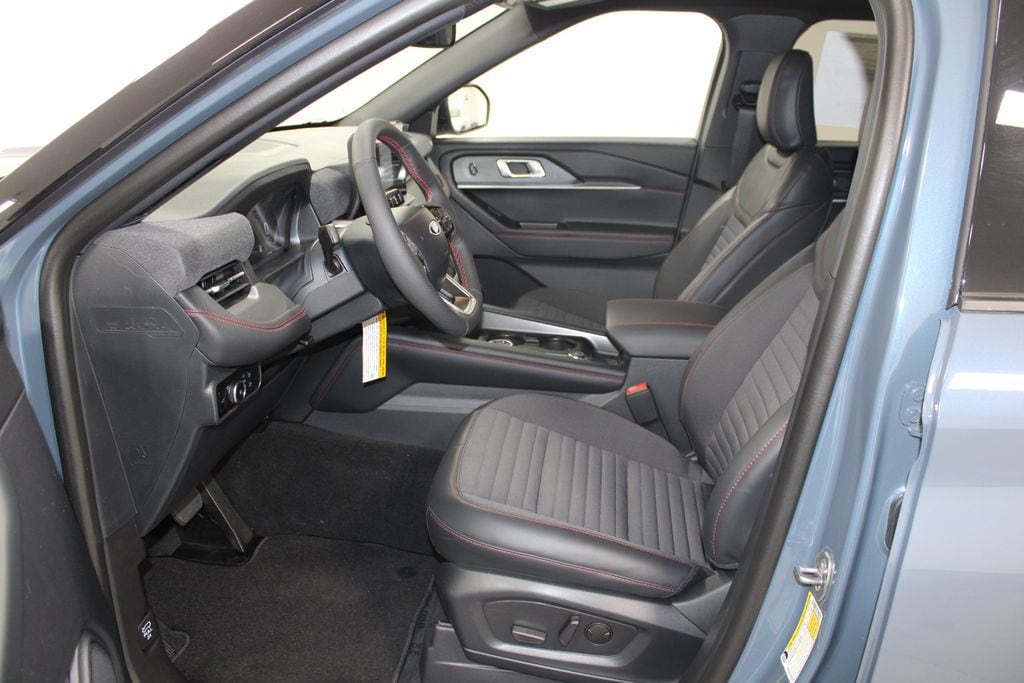 2026 Ford Explorer ST-Line - Photo 22