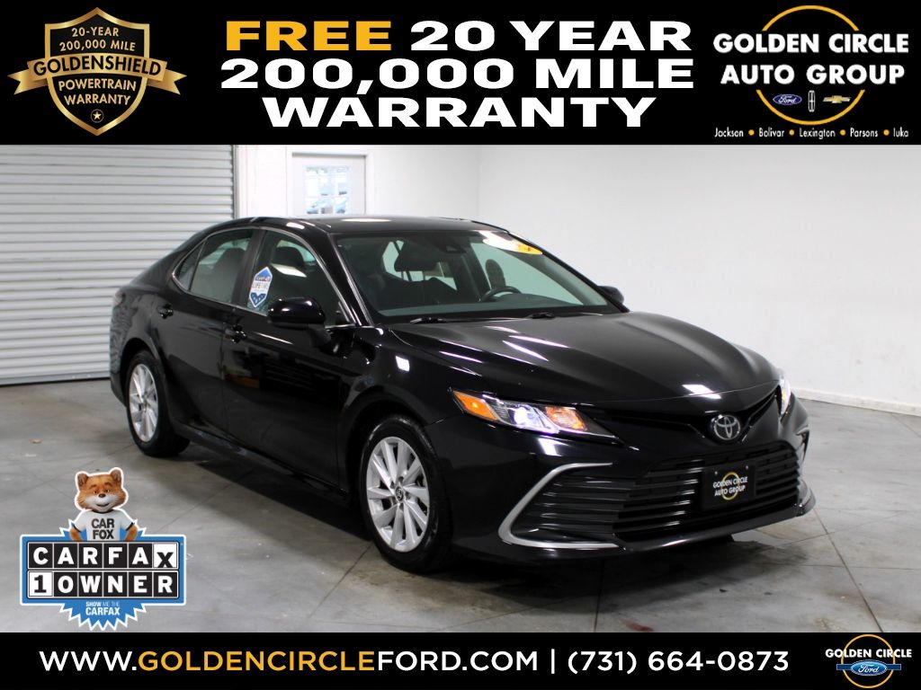 2024 Toyota Camry LE's photo