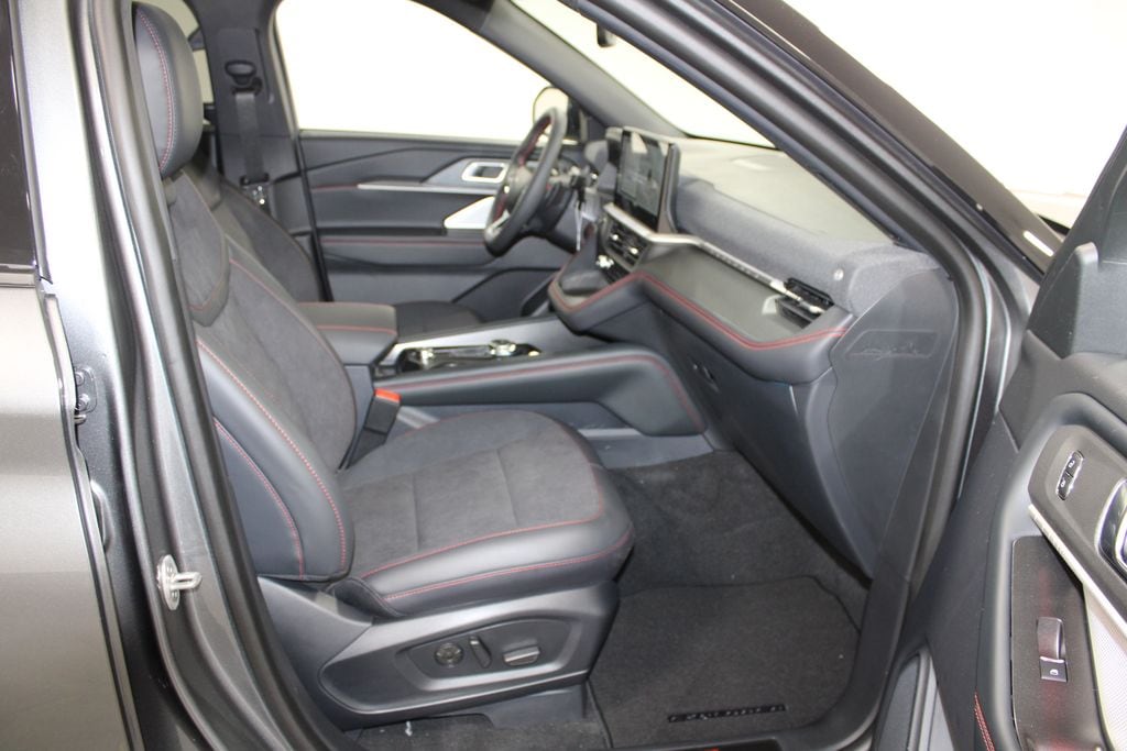 2026 Ford Explorer ST - Photo 29