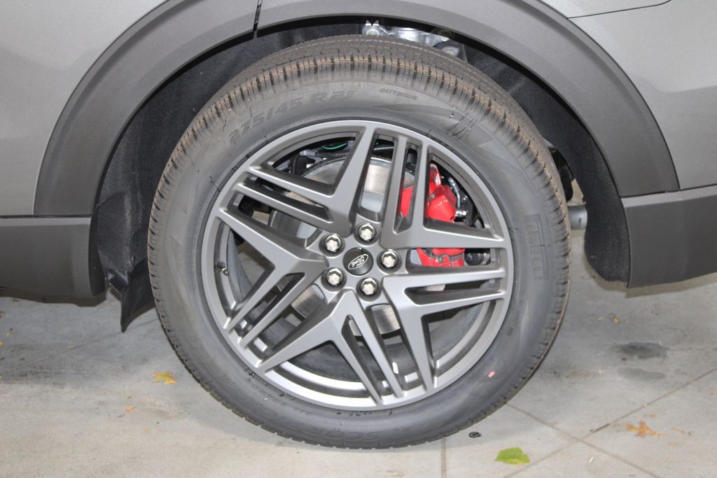 2026 Ford Explorer ST - Photo 18