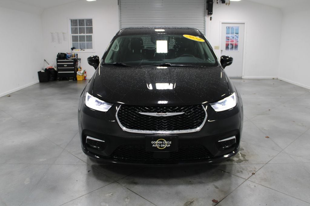 Used 2024 Chrysler Pacifica Touring L Minivan/Van