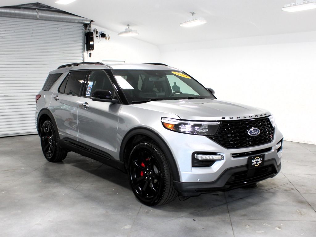 2024 Ford Explorer ST's photo