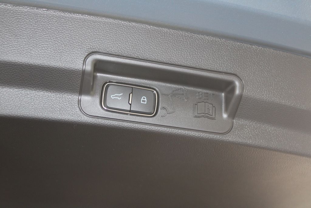 2026 Ford Explorer ST-Line - Photo 17