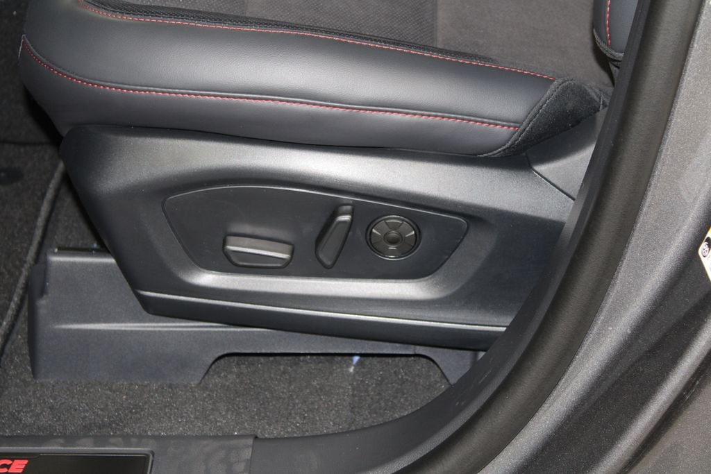 2026 Ford Explorer ST - Photo 21
