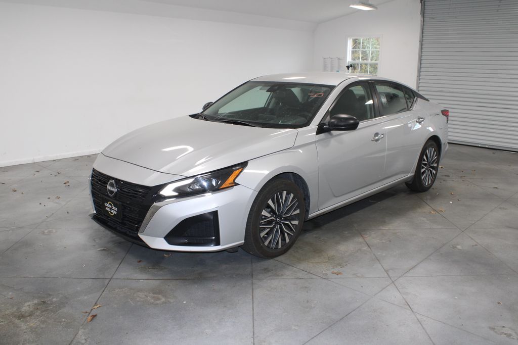 2024 Nissan Altima 2.5 SR photo 3