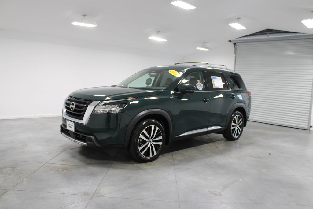 2024 Nissan Pathfinder Platinum photo 3