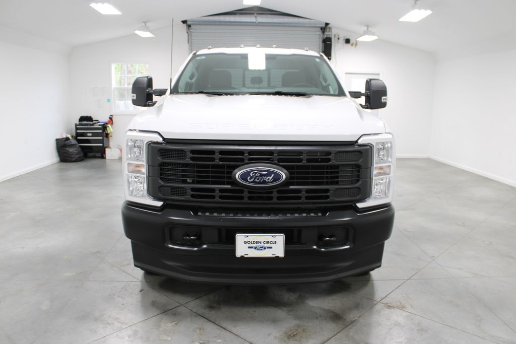 2025 Ford F-250 photo 2