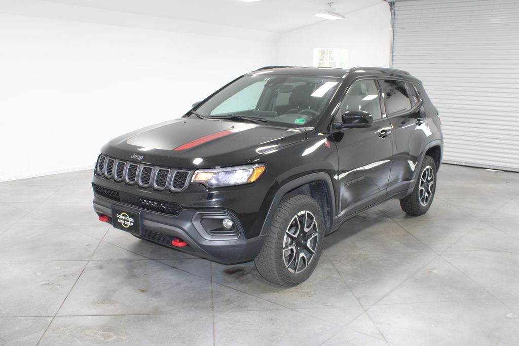 2024 Jeep Compass Trailhawk photo 2