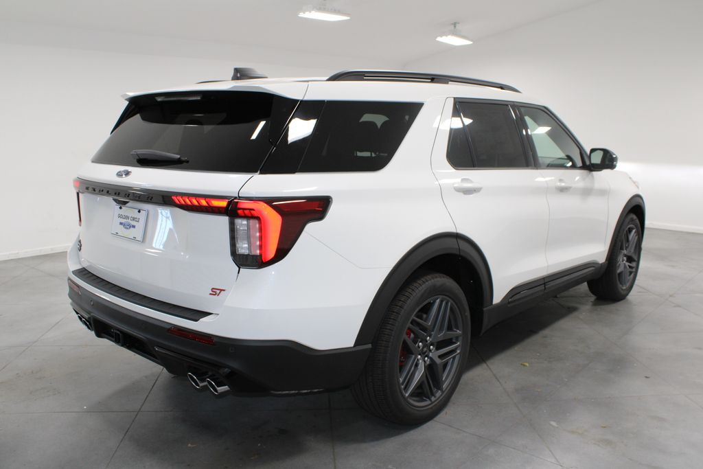 2026 Ford Explorer ST - Photo 8
