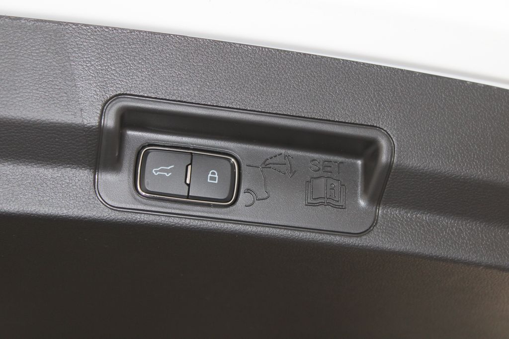 2026 Ford Explorer ST - Photo 18