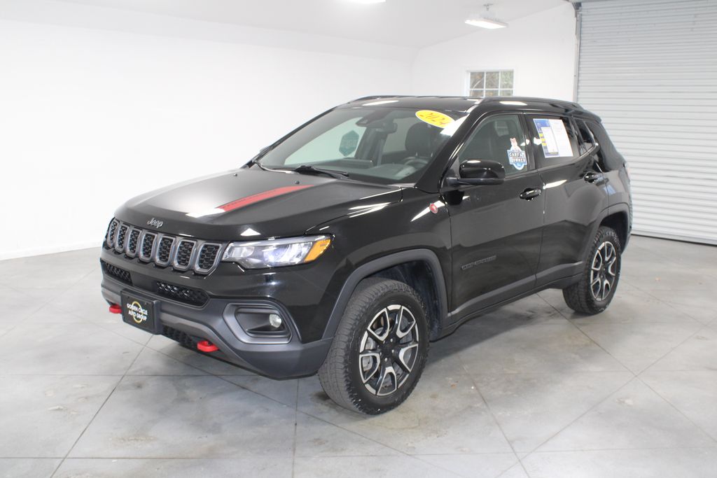 2024 Jeep Compass Trailhawk photo 3