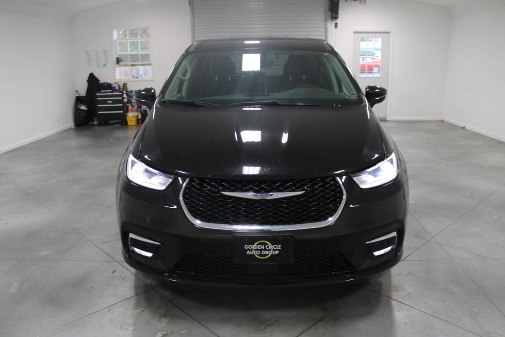 2024 Chrysler Pacifica Touring L photo 2