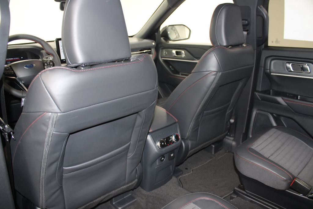2026 Ford Explorer ST-Line - Photo 27