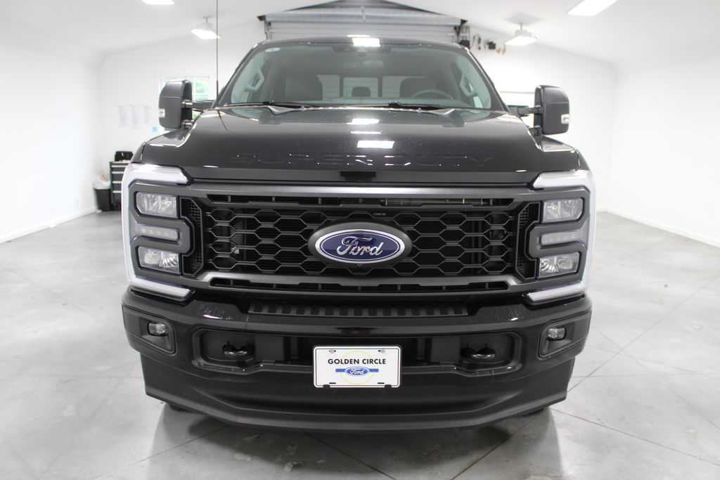 2025 Ford F-250 photo 2