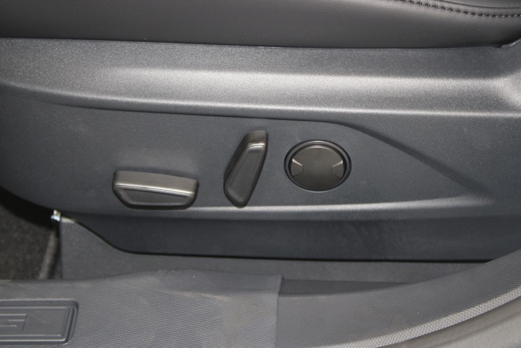 2025 Ford Mustang Mach-E Select - Photo 18