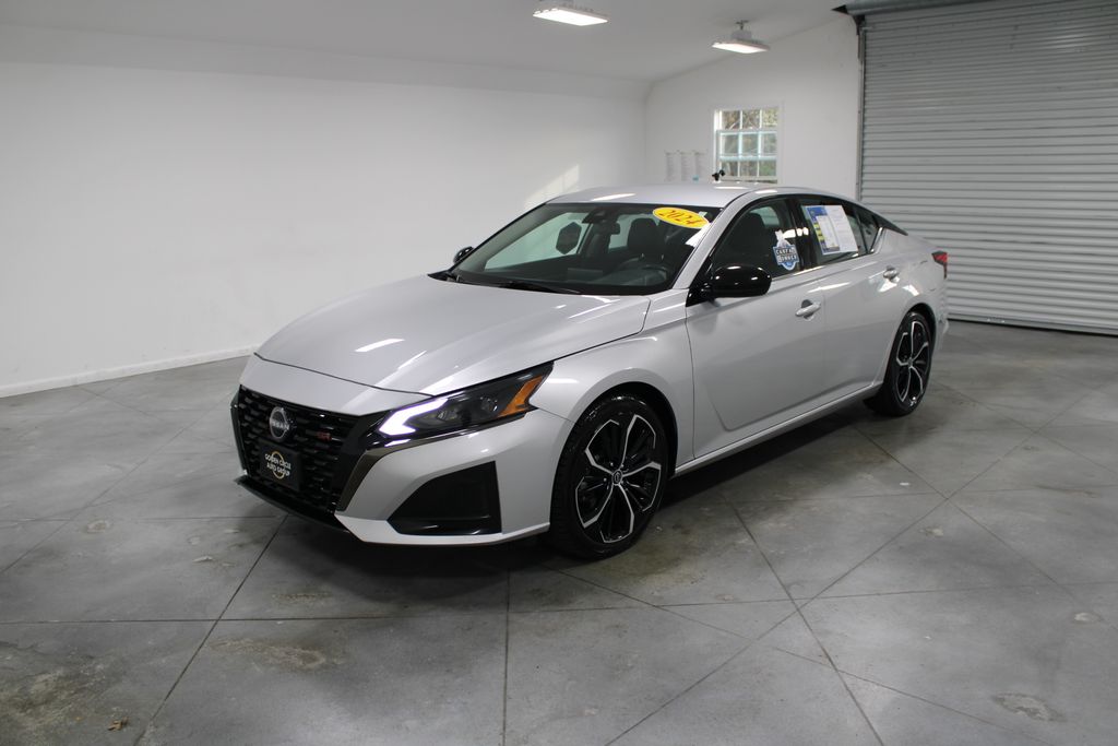 2024 Nissan Altima 2.5 SR photo 3