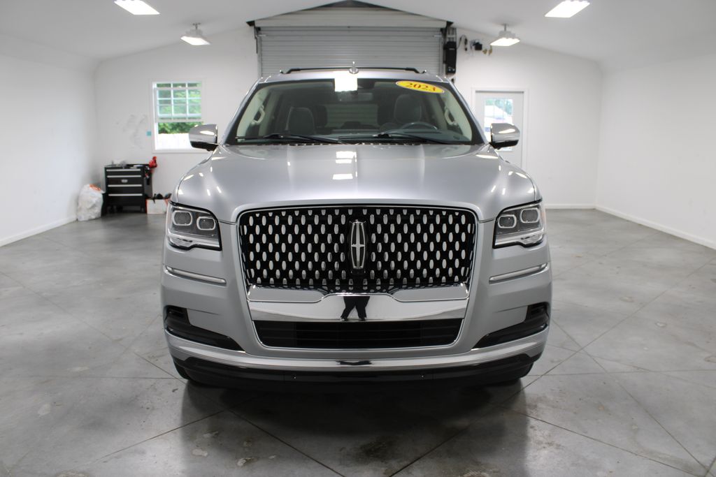 2023 Lincoln Navigator Black Label photo 2