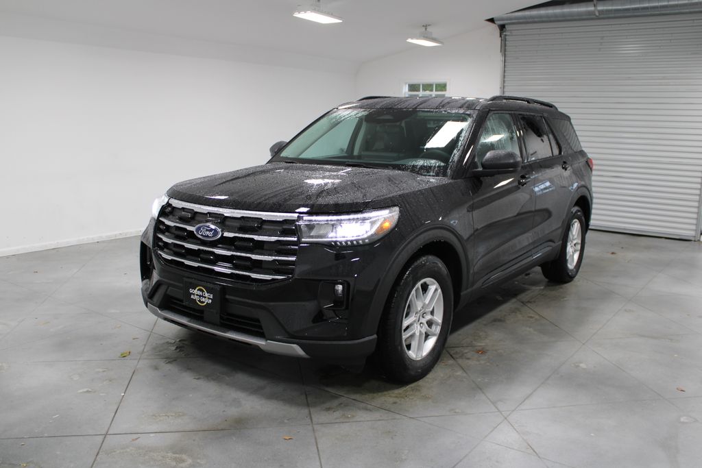 2026 Ford Explorer photo 3