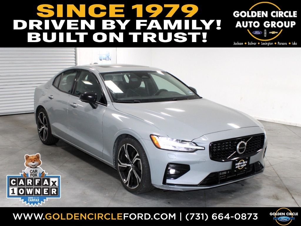2024 Volvo S60 B5 Core Dark Theme's photo