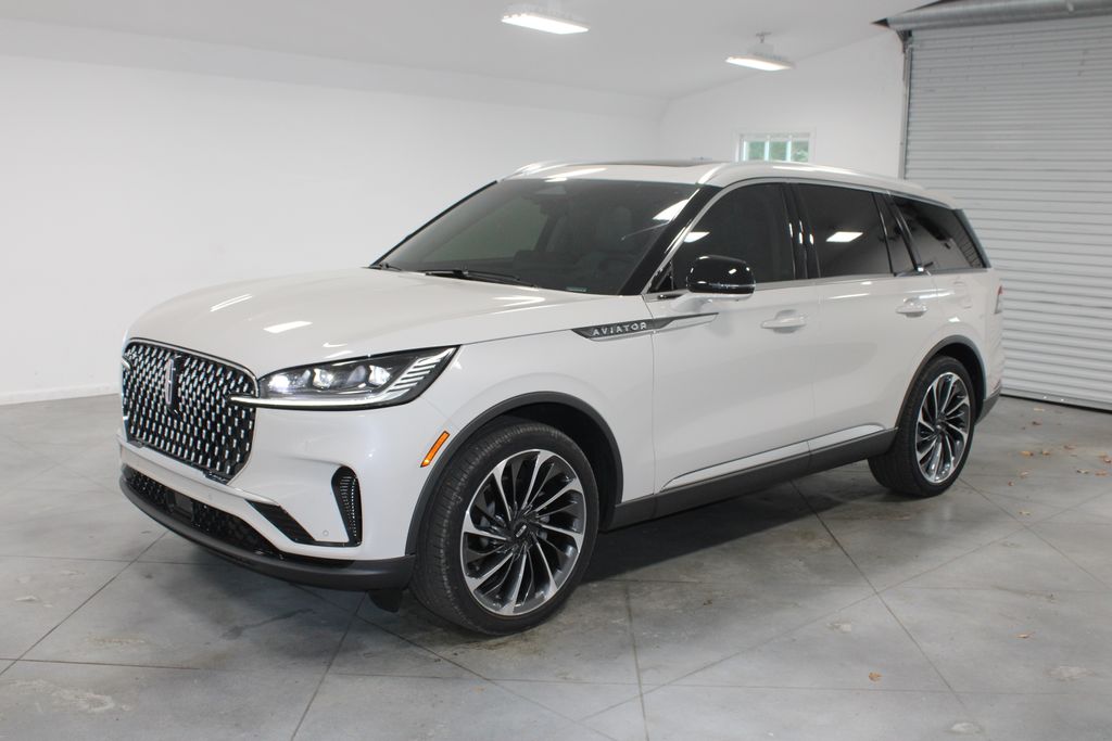 2025 Lincoln Aviator Reserve photo 3
