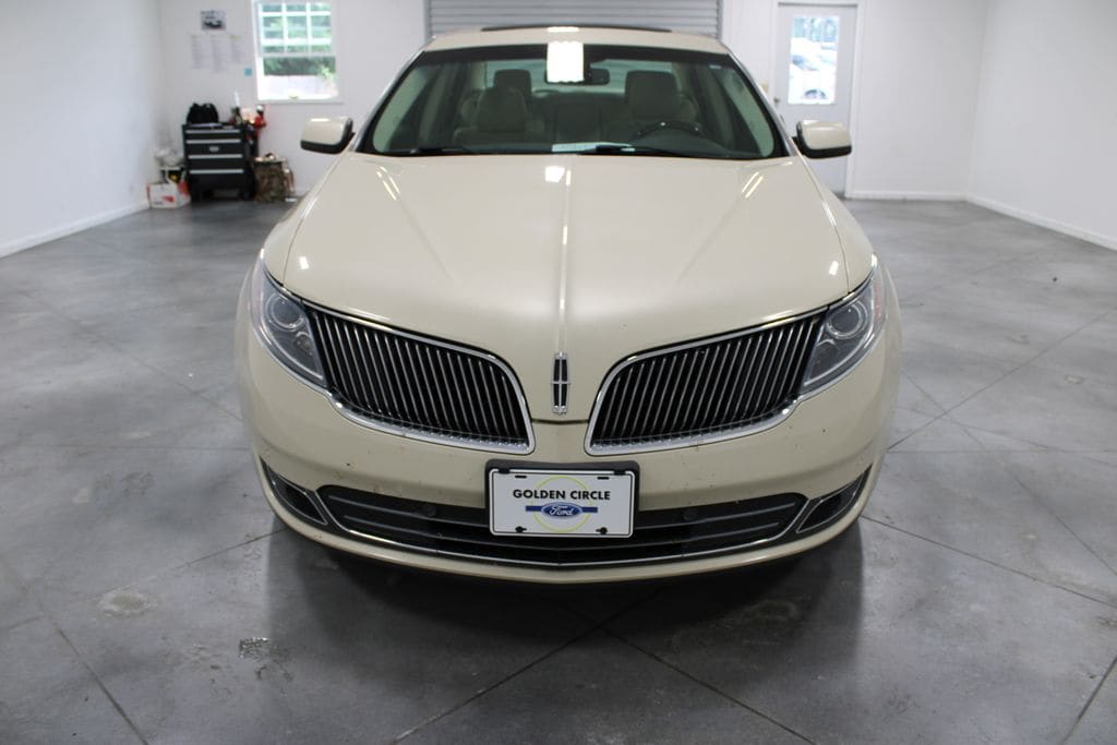 1LNHL9DK2EG611555