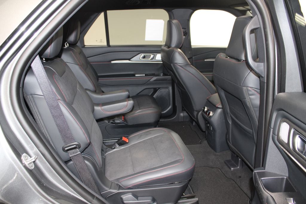 2026 Ford Explorer ST - Photo 32