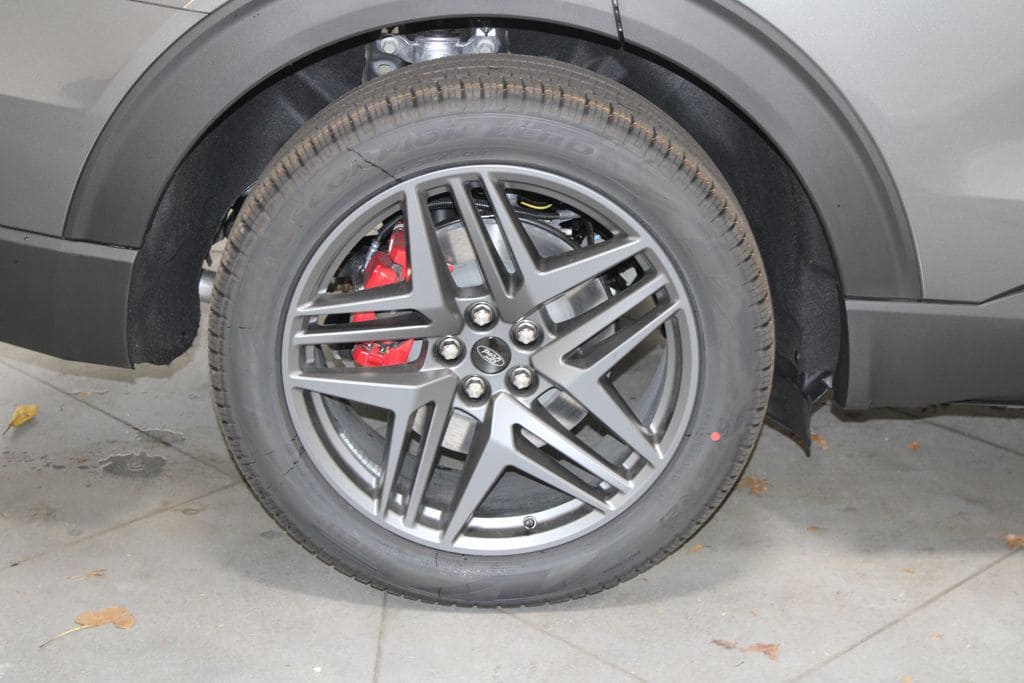 2026 Ford Explorer ST - Photo 12