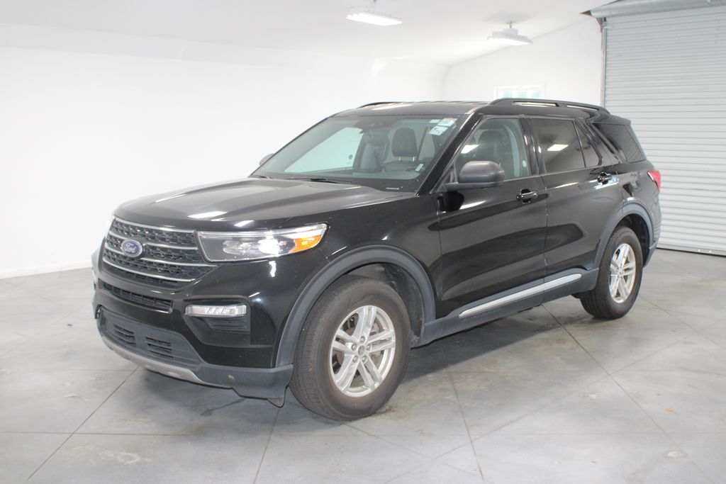 2023 Ford Explorer XLT photo 3