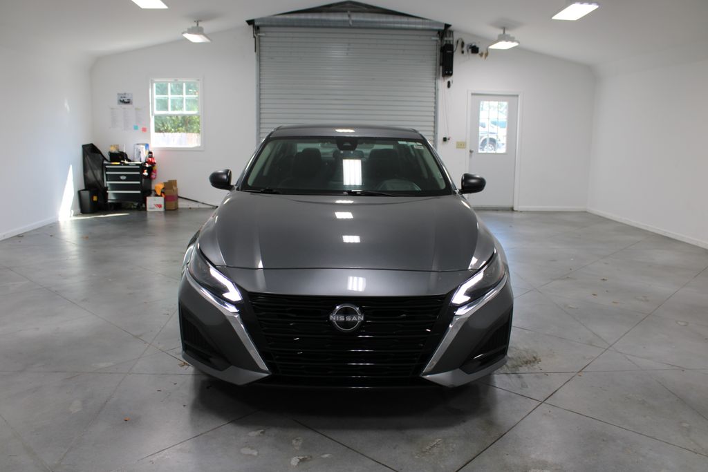 2024 Nissan Altima 2.5 SV photo 2
