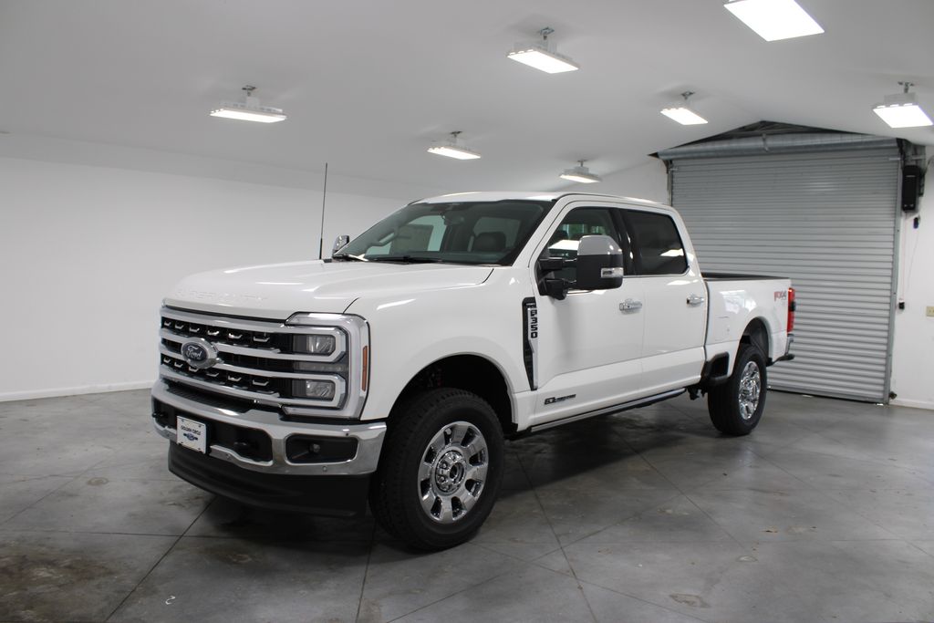 2025 Ford F-350 Lariat photo 3