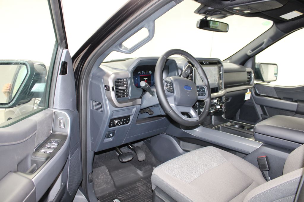 2025 Ford F-150 XLT - Photo 27