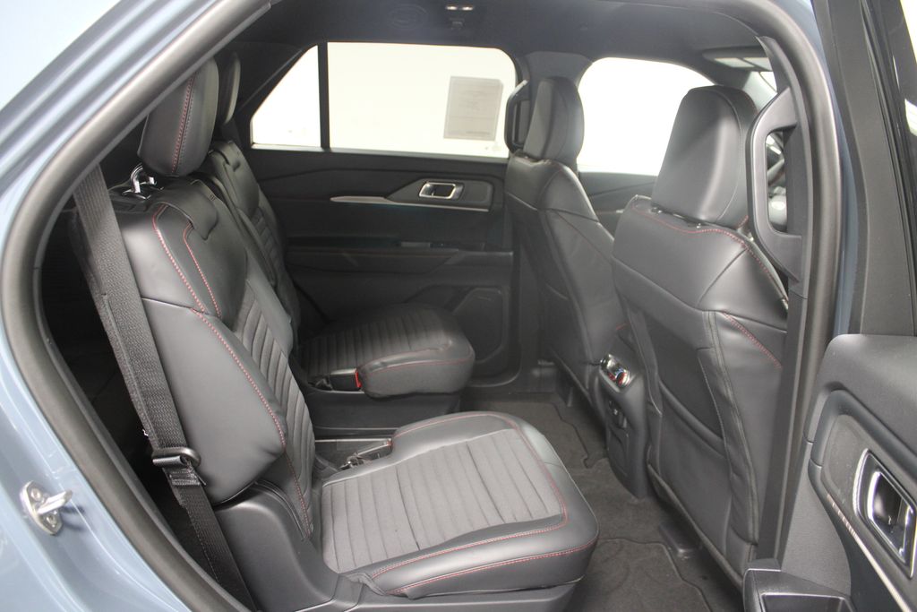 2026 Ford Explorer ST-Line - Photo 32