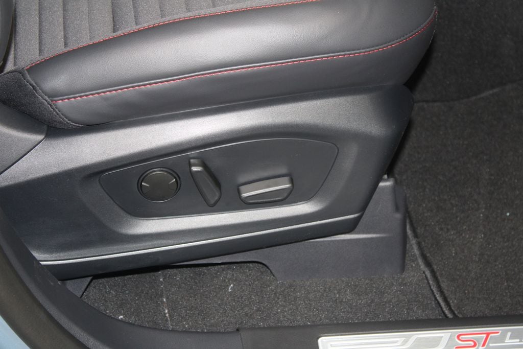2026 Ford Explorer ST-Line - Photo 28