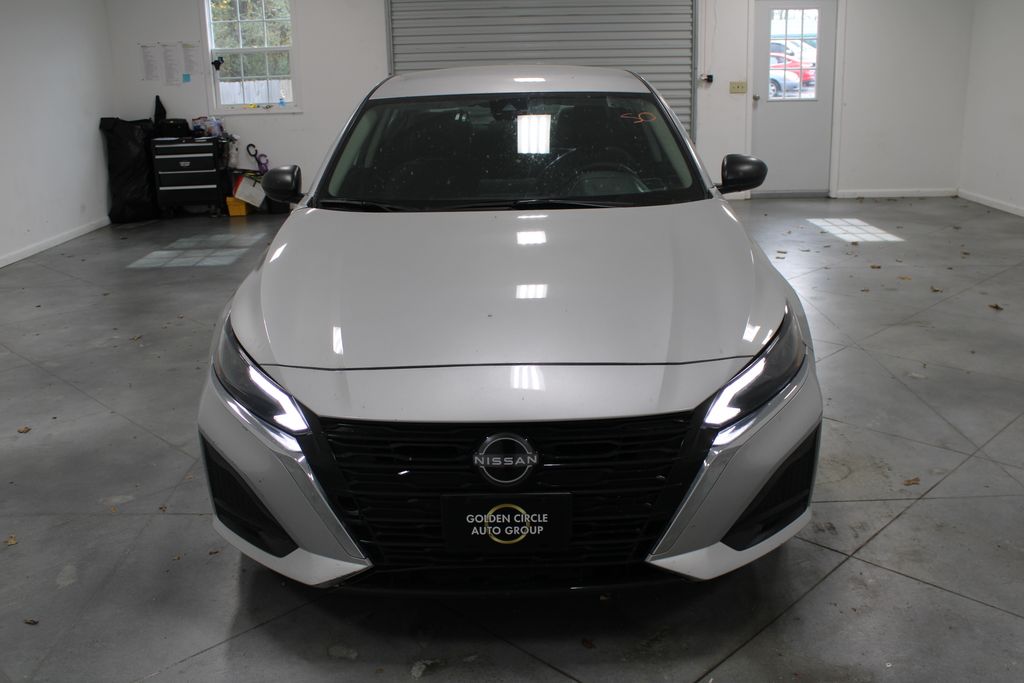 2024 Nissan Altima 2.5 SR photo 2