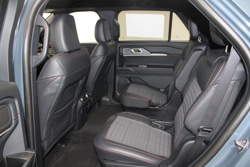 2026 Ford Explorer ST-Line - Photo 25