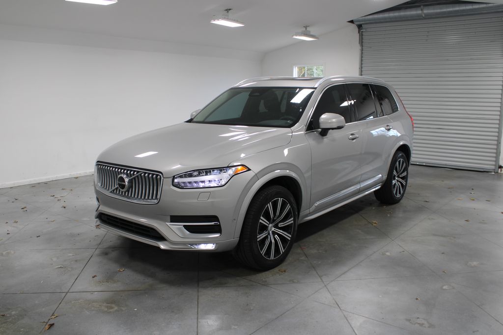 2023 Volvo XC90 B5 Plus photo 2