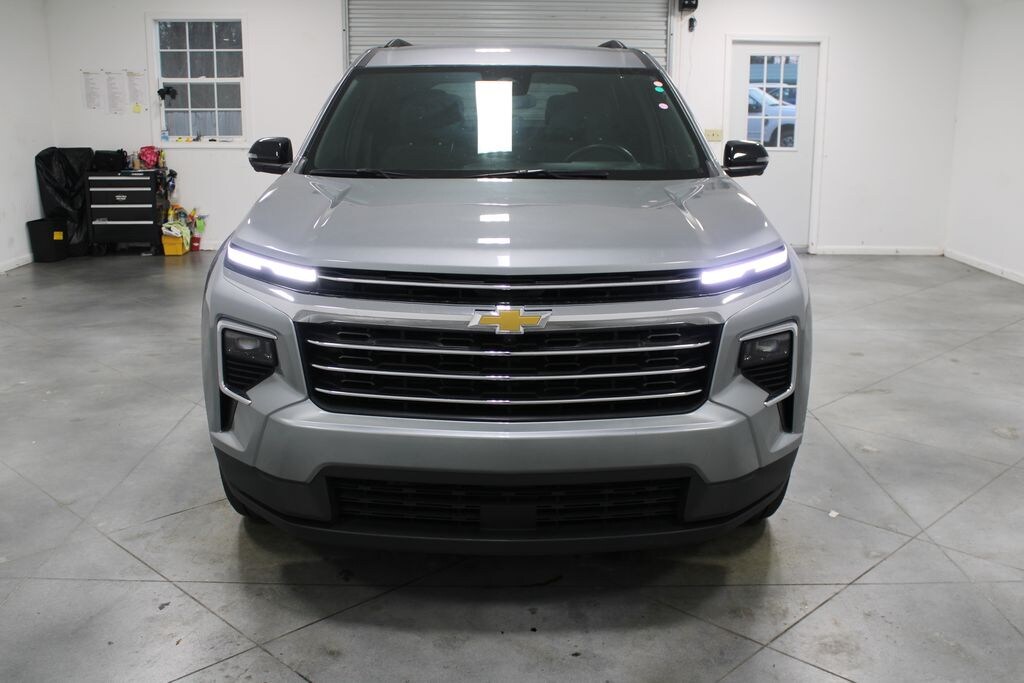 Used 2024 Chevrolet Traverse LT SUV