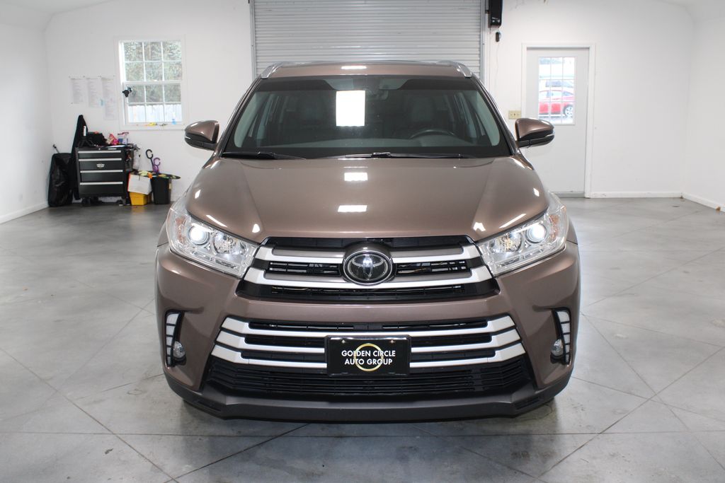 2019 Toyota Highlander XLE photo 2