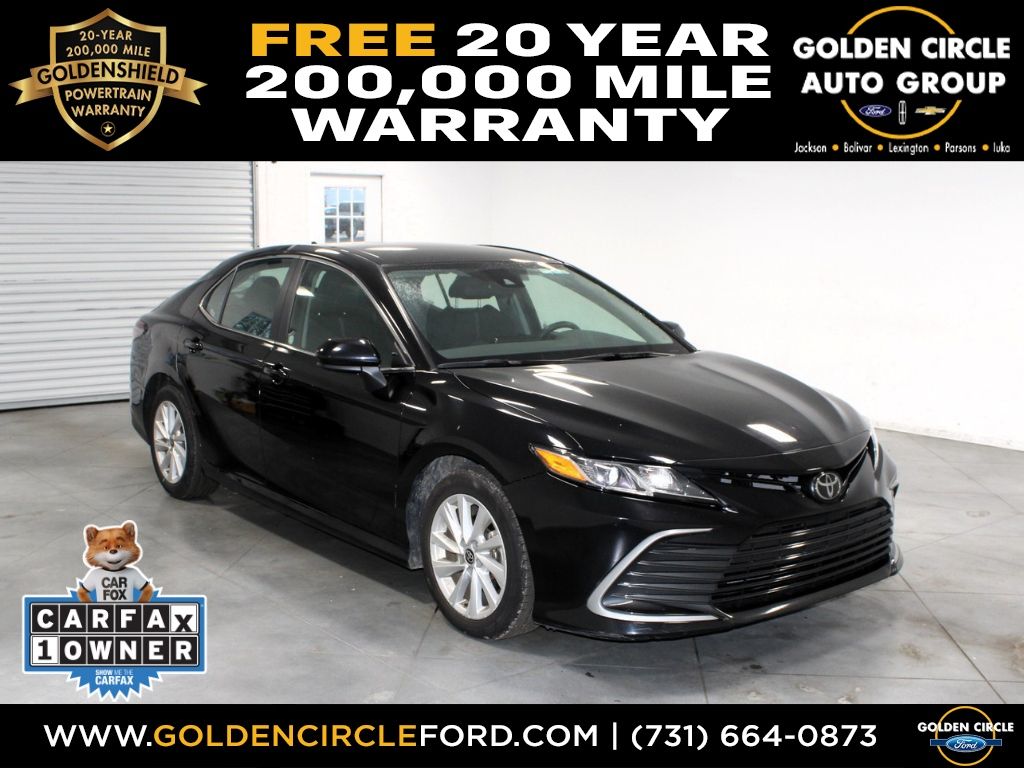 2024 Toyota Camry LE's photo