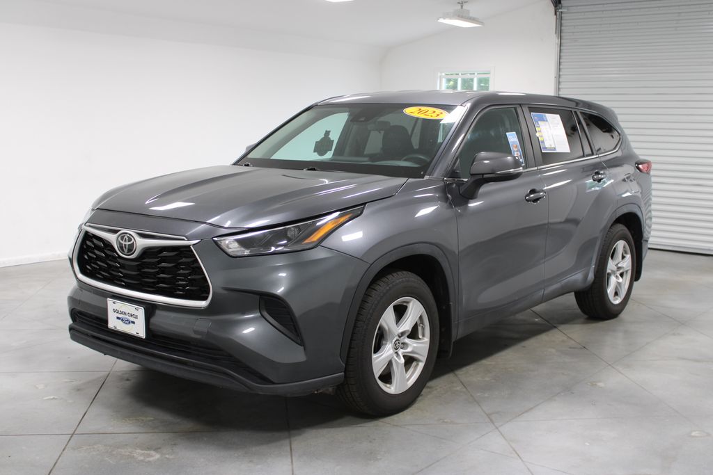 2023 Toyota Highlander L photo 3