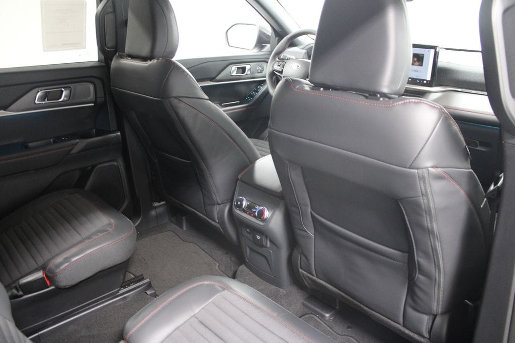2026 Ford Explorer ST-Line - Photo 34