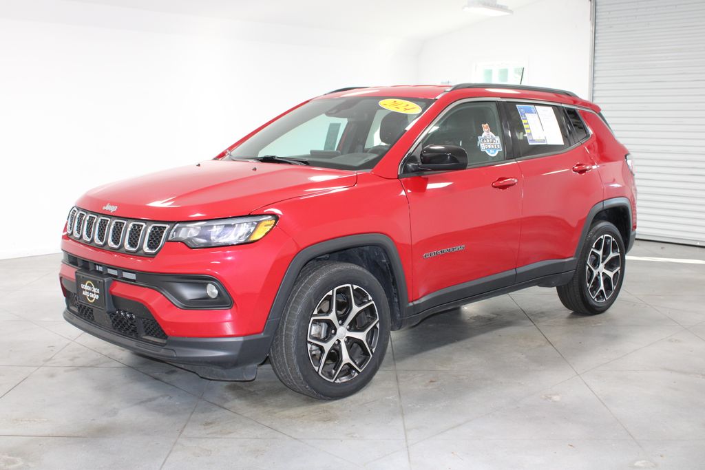 2024 Jeep Compass Latitude photo 2