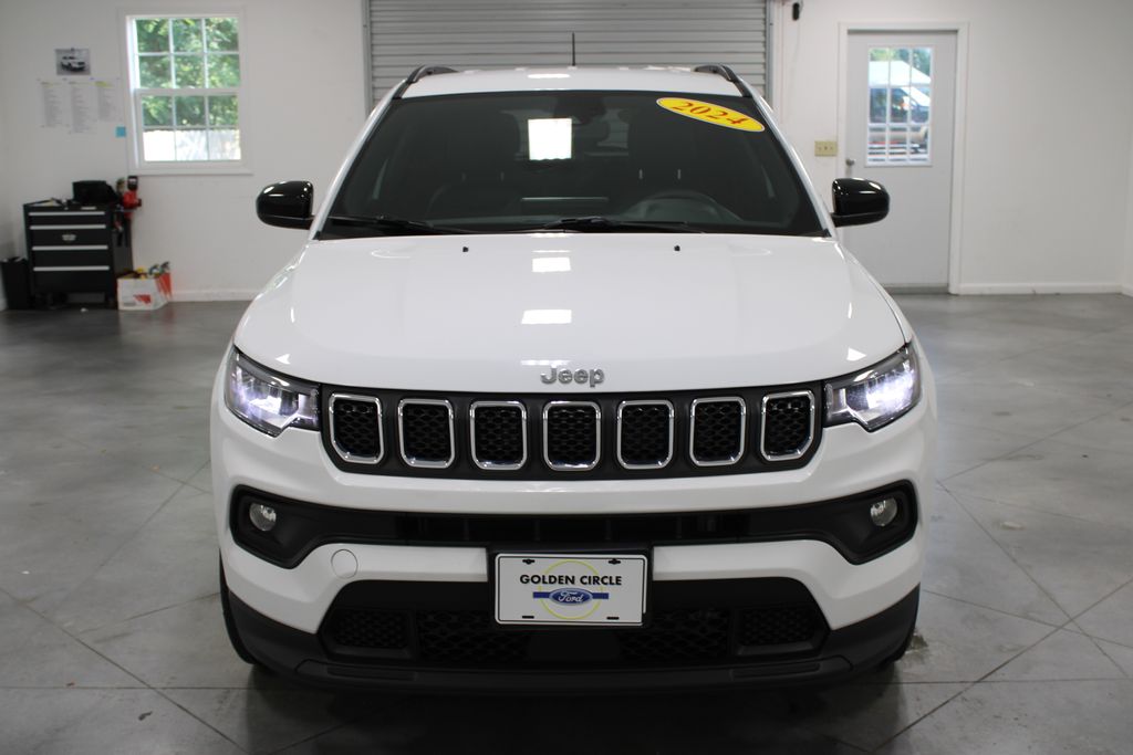 2024 Jeep Compass Latitude photo 2