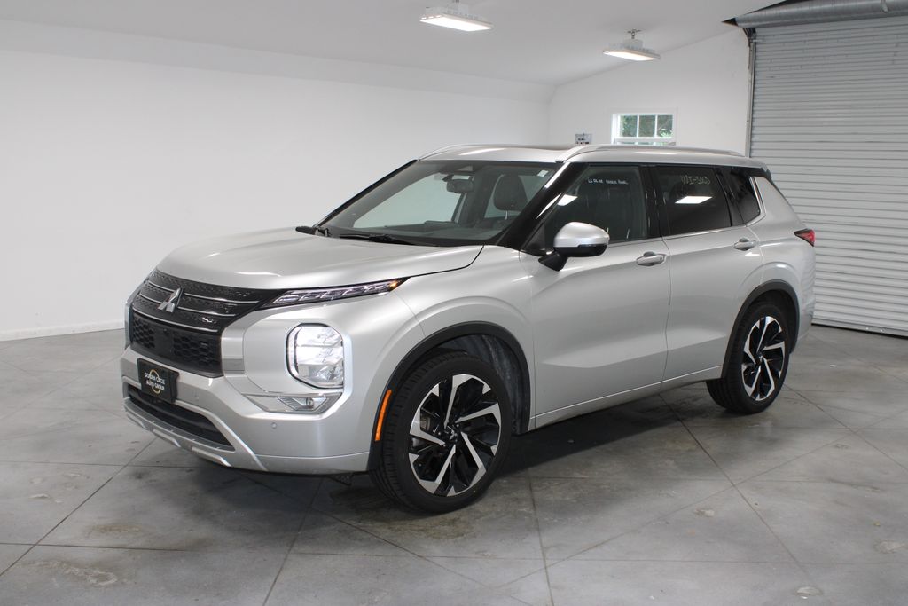 2022 Mitsubishi Outlander SEL photo 3