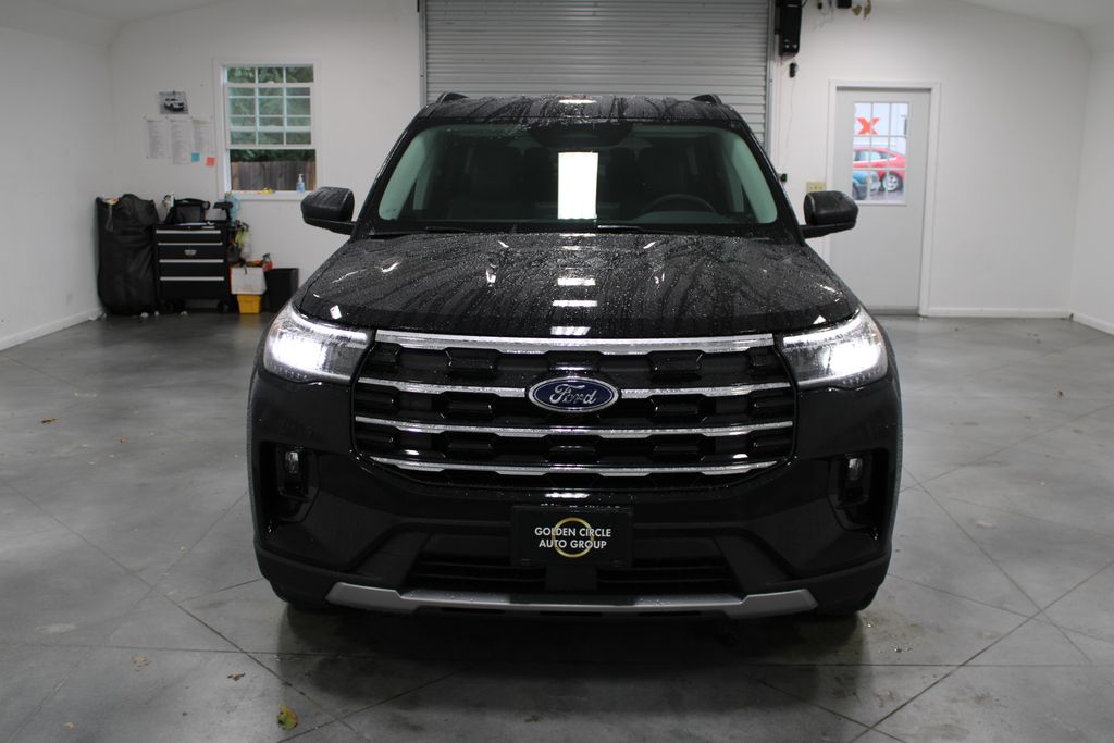 2026 Ford Explorer photo 2