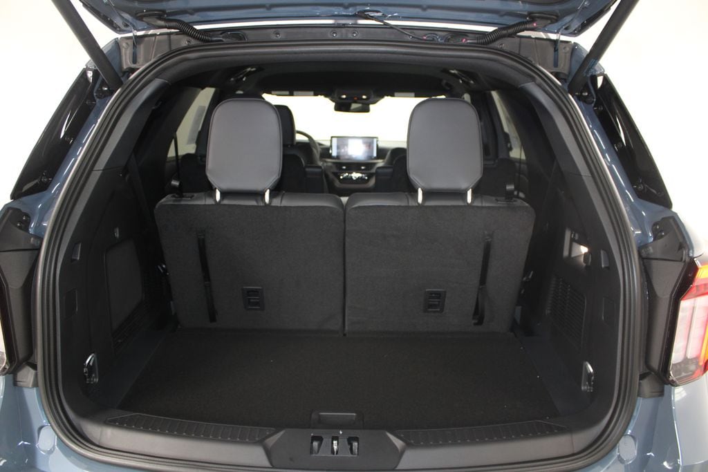 2026 Ford Explorer ST-Line - Photo 16