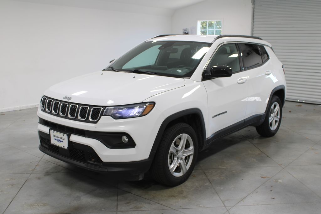2024 Jeep Compass Latitude photo 2