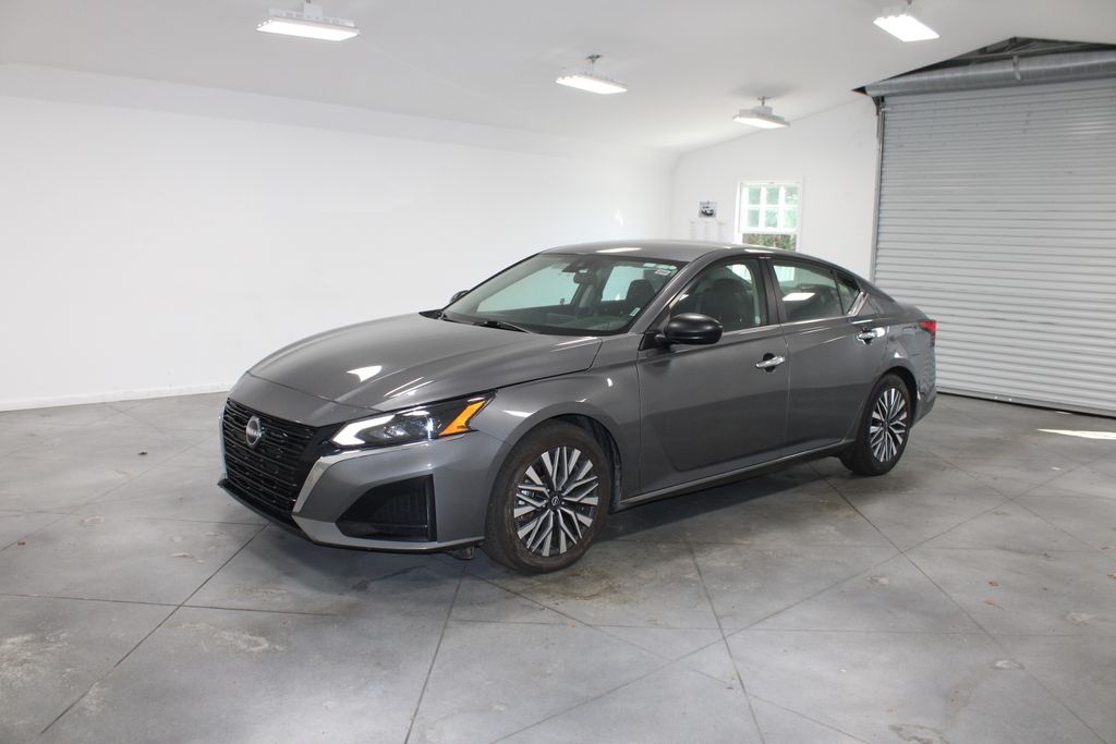 2024 Nissan Altima 2.5 SV photo 3