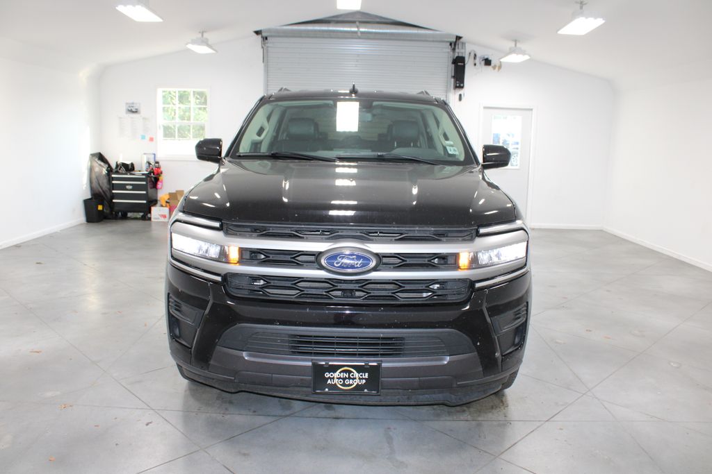 2024 Ford Expedition XLT photo 2